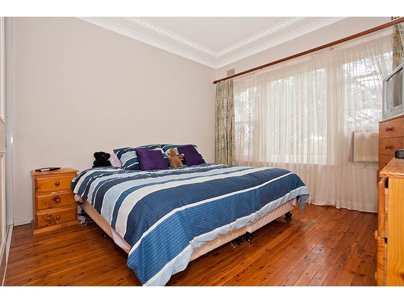 5 Forshaw Avenue, Peakhurst NSW 2210