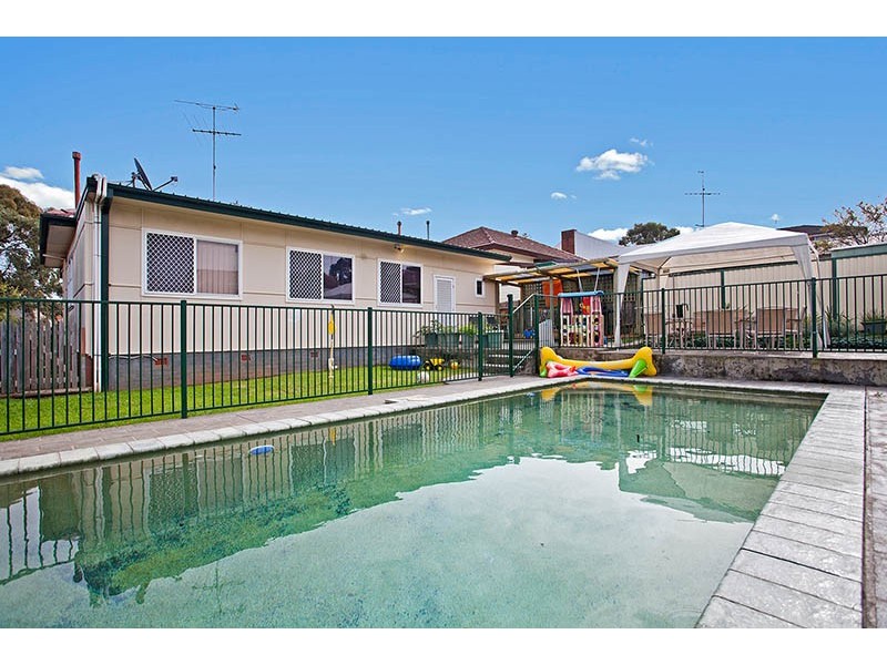 5 Forshaw Avenue, Peakhurst NSW 2210