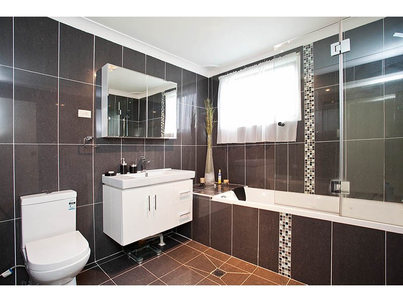 911 Henry Lawson Drive, Picnic Point NSW 2213