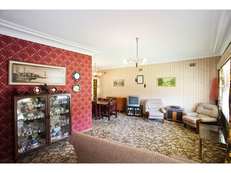 15 Stephenson St, Roselands NSW 2196