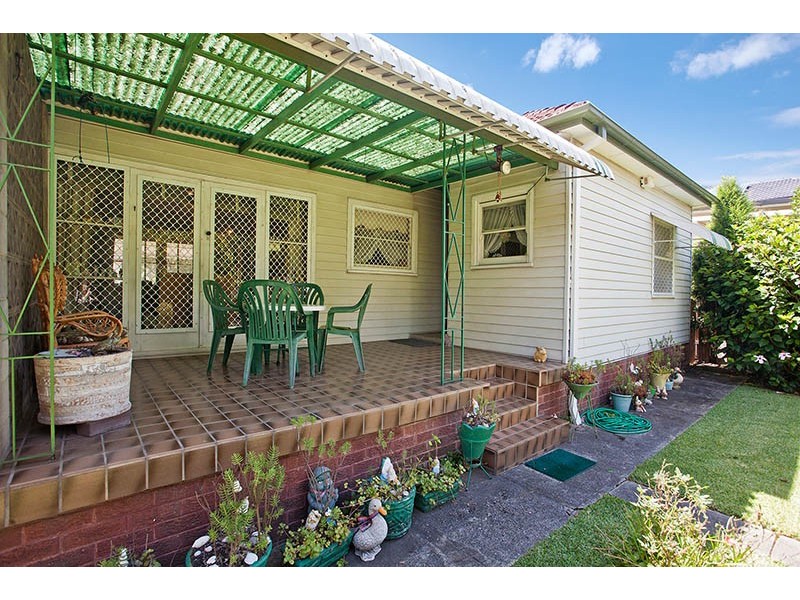 15 Stephenson St, Roselands NSW 2196