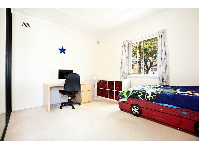 34 Bailey Pde, Peakhurst NSW 2210