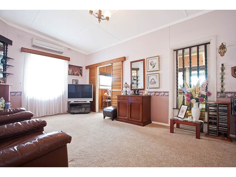 11 Wattle Street, Peakhurst NSW 2210
