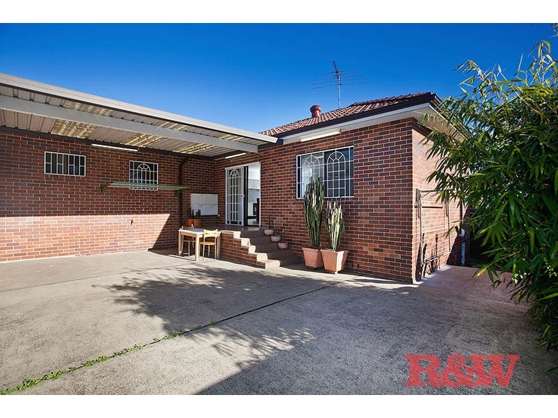 5 Dunlop St, Roselands NSW 2196