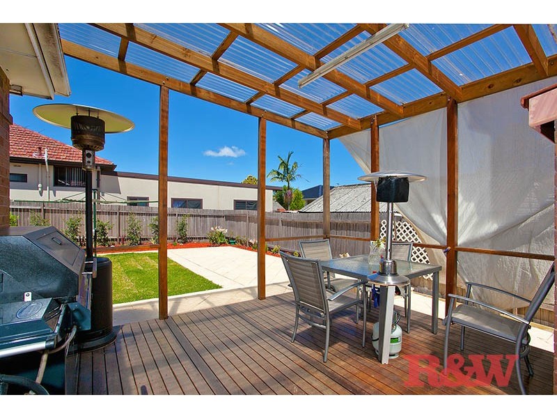 9 Barnards Ave, Hurstville NSW 2220