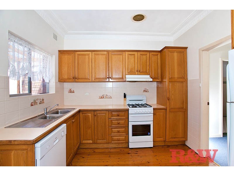 9 Barnards Ave, Hurstville NSW 2220