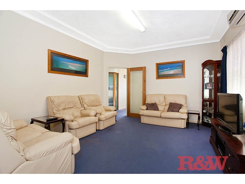 9 Barnards Ave, Hurstville NSW 2220