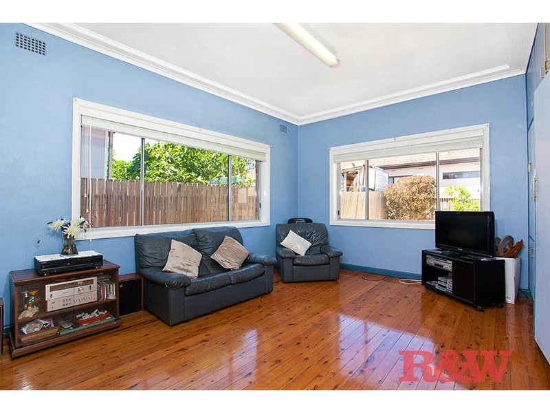 9 Barnards Ave, Hurstville NSW 2220
