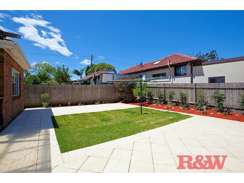 9 Barnards Ave, Hurstville NSW 2220