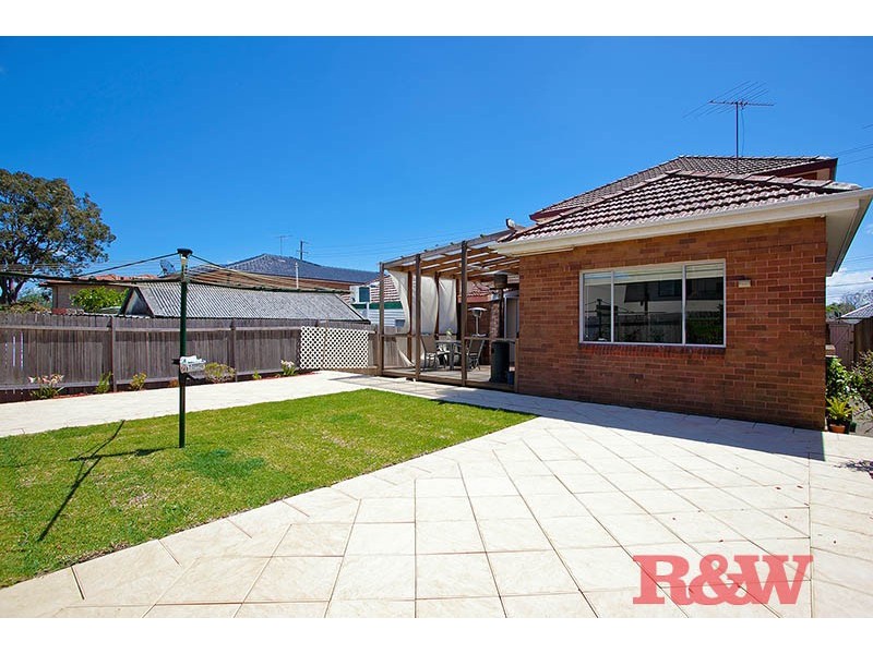 9 Barnards Ave, Hurstville NSW 2220