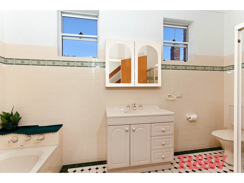 9 Barnards Ave, Hurstville NSW 2220