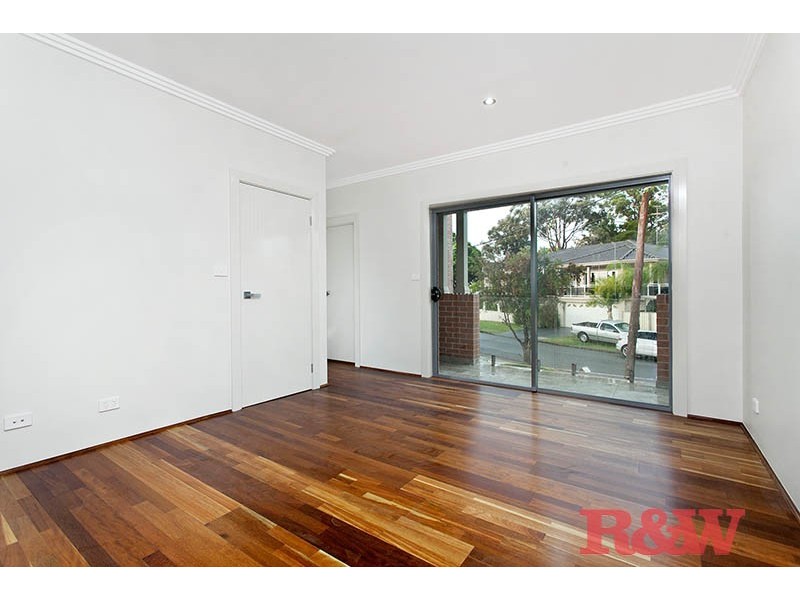 31 Hugh Avenue, Peakhurst NSW 2210