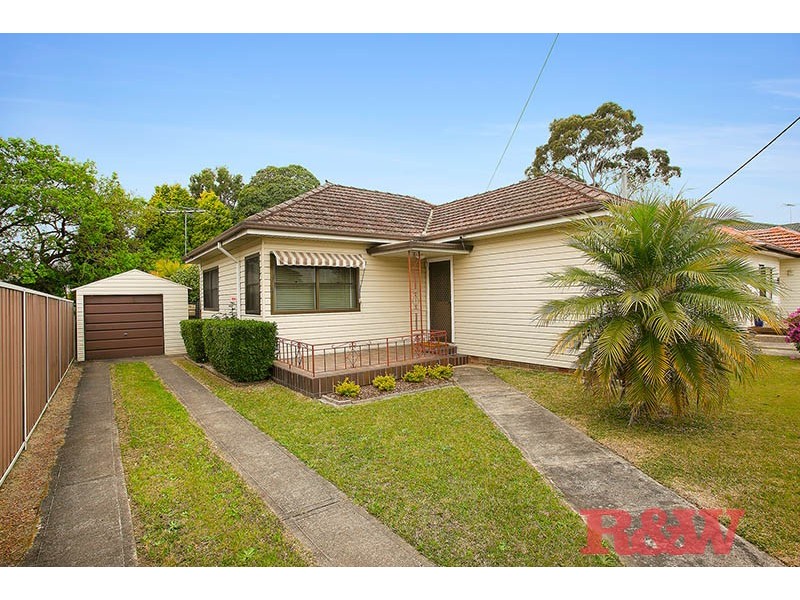 11 Beaconsfield Road, Mortdale NSW 2223