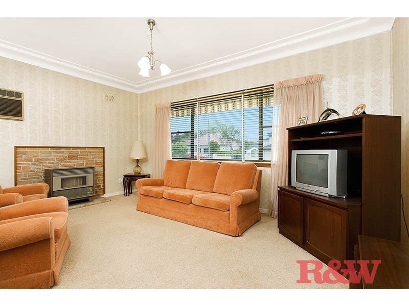 11 Beaconsfield Road, Mortdale NSW 2223
