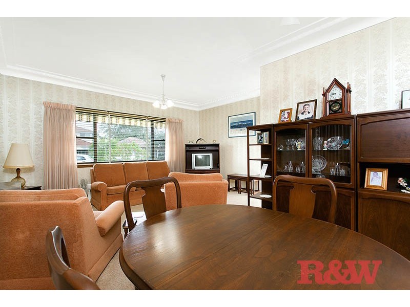 11 Beaconsfield Road, Mortdale NSW 2223