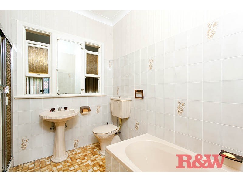 11 Beaconsfield Road, Mortdale NSW 2223