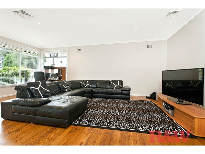 99 Lorraine St, Peakhurst Heights NSW 2210