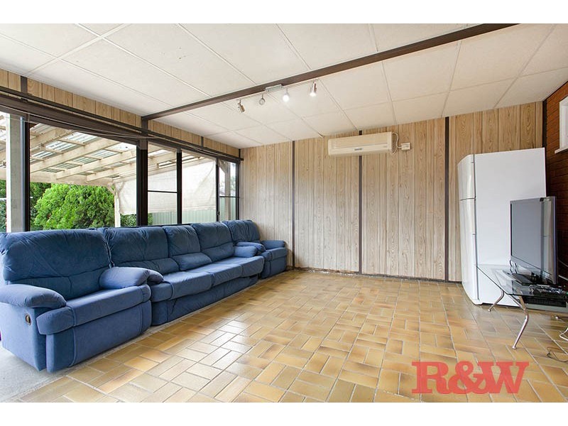 99 Lorraine St, Peakhurst Heights NSW 2210