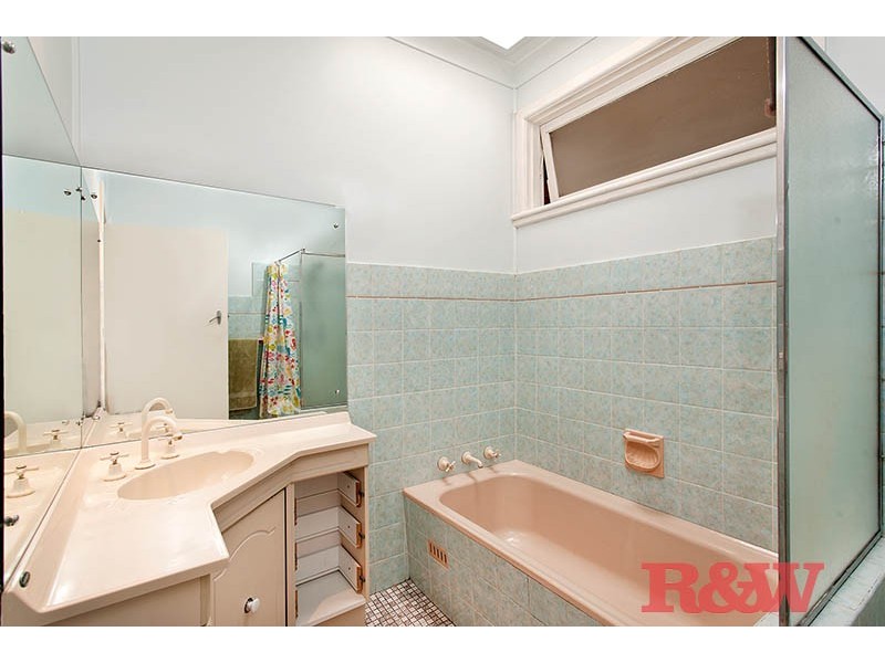 99 Lorraine St, Peakhurst Heights NSW 2210