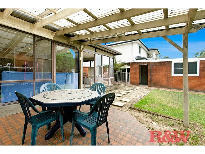 99 Lorraine St, Peakhurst Heights NSW 2210