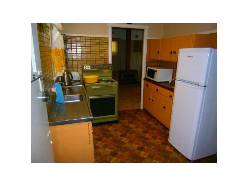 2 Neilson Avenue, Peakhurst NSW 2210