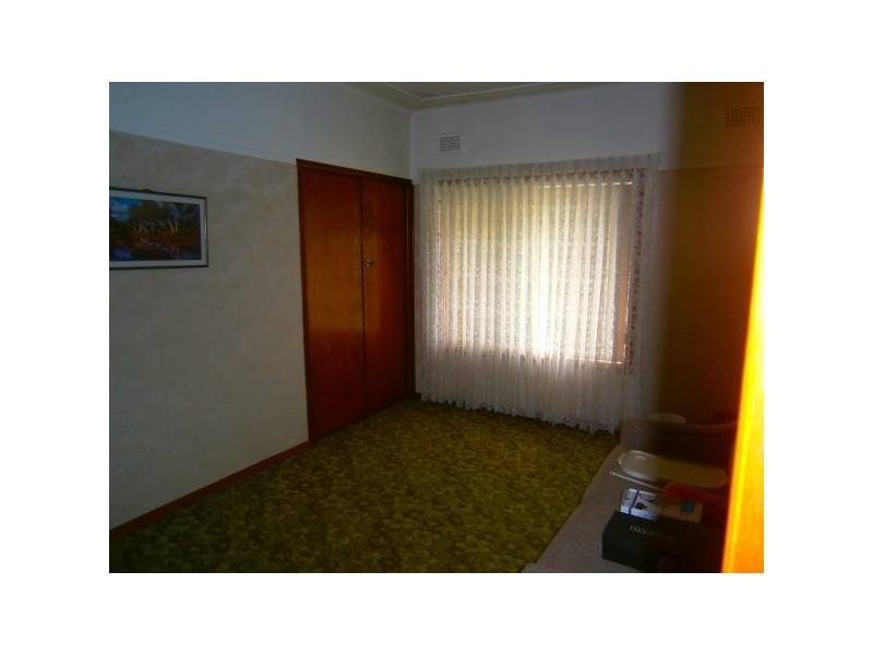 2 Neilson Avenue, Peakhurst NSW 2210