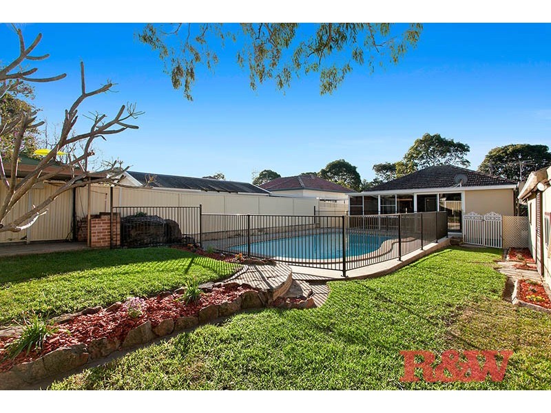 49 Orana Crescent, Peakhurst Heights NSW 2210