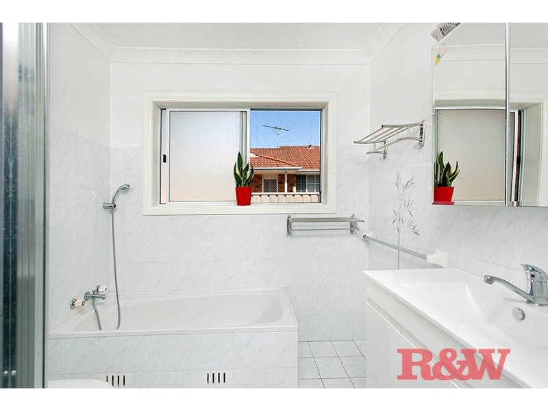 2/98 Arcadia Street, Penshurst NSW 2222