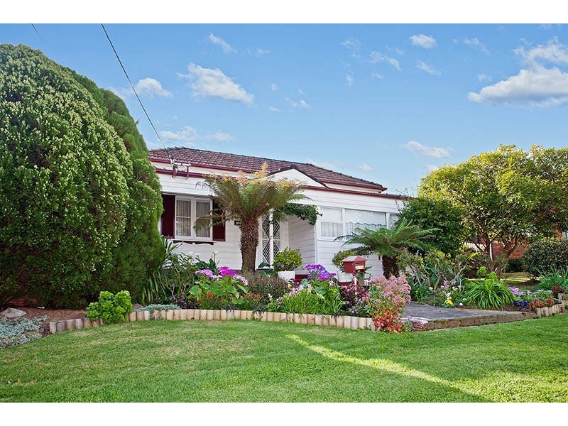 11 Wattle Street, Peakhurst NSW 2210