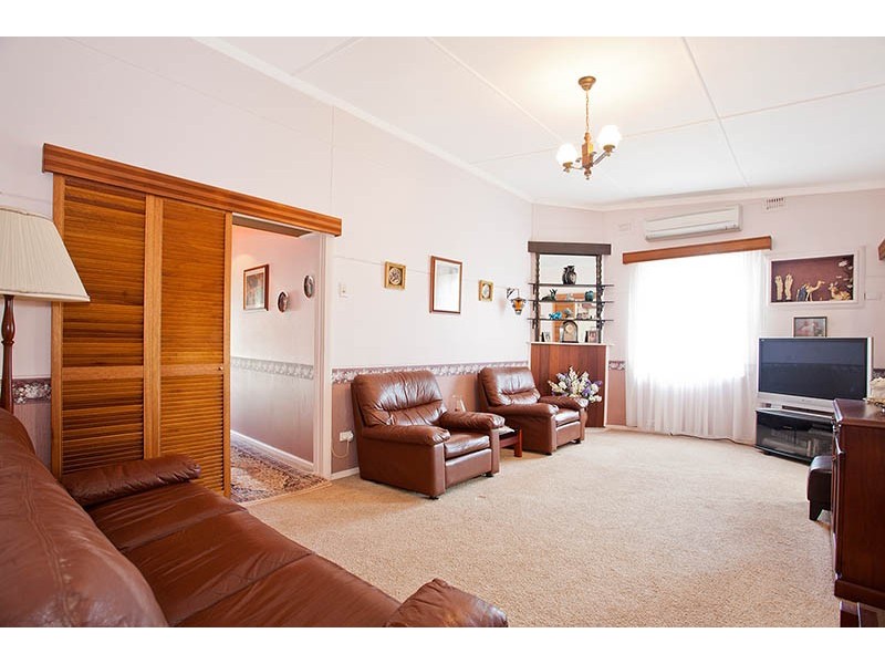 11 Wattle Street, Peakhurst NSW 2210