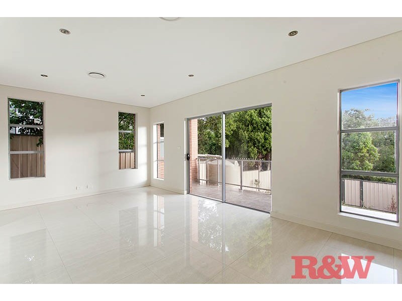 31A Hugh Ave, Peakhurst NSW 2210