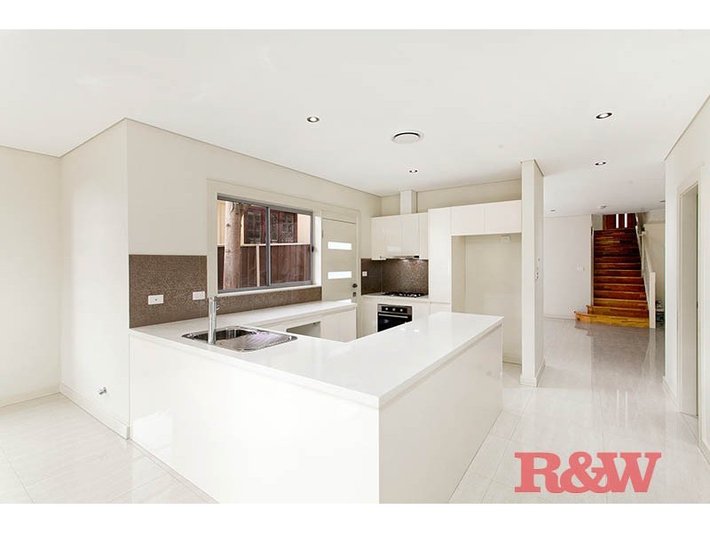 31A Hugh Ave, Peakhurst NSW 2210