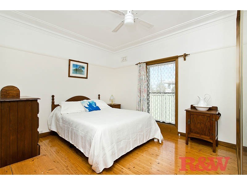 4 Barwon Rd, Mortdale NSW 2223