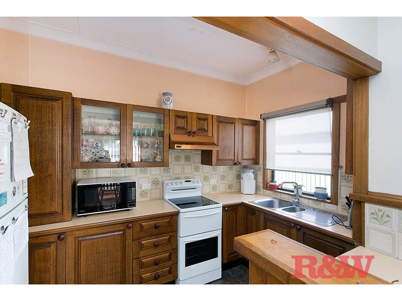 4 Barwon Rd, Mortdale NSW 2223