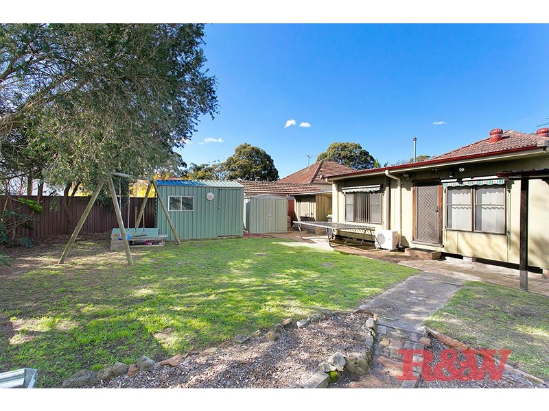 4 Barwon Rd, Mortdale NSW 2223