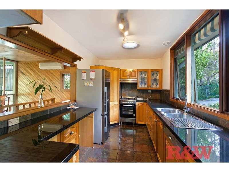 8 Jinna Road, Peakhurst Heights NSW 2210