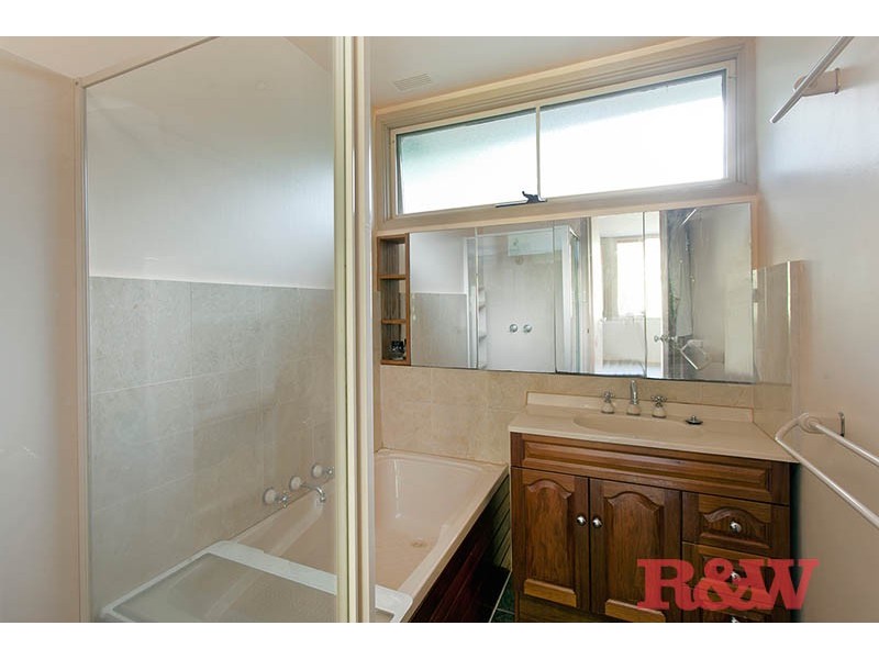 8 Jinna Road, Peakhurst Heights NSW 2210