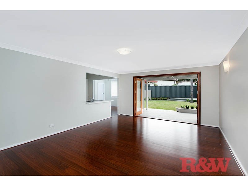 5 Todd Crescent, Peakhurst NSW 2210