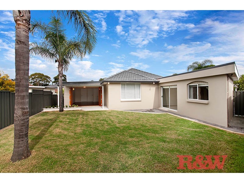 5 Todd Crescent, Peakhurst NSW 2210