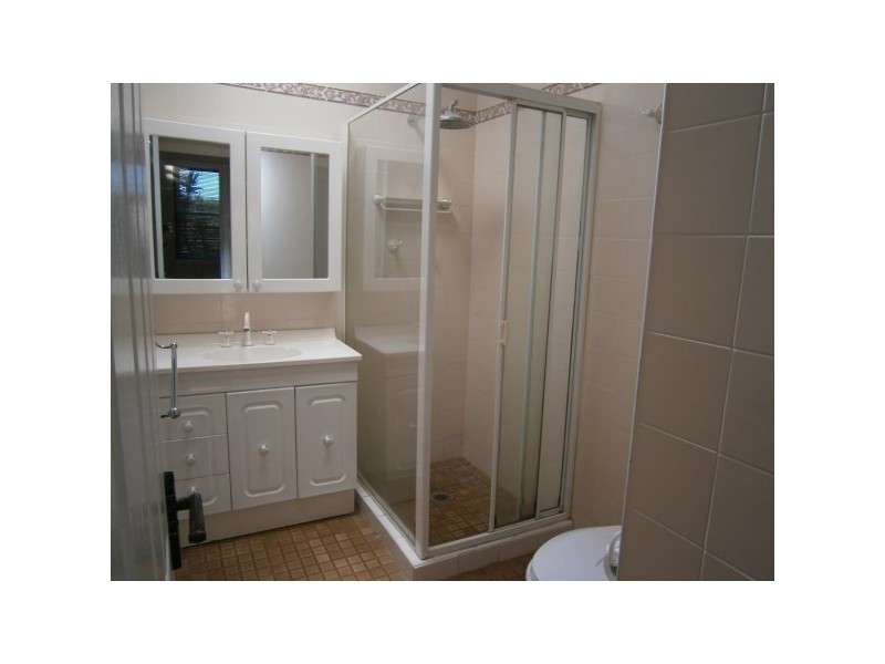 38 Hugh Avenue, Peakhurst NSW 2210