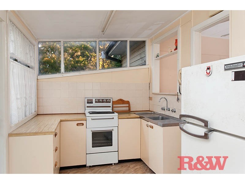 6 Johnstone Street North, Peakhurst NSW 2210