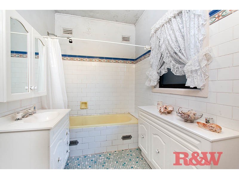 6 Johnstone Street North, Peakhurst NSW 2210