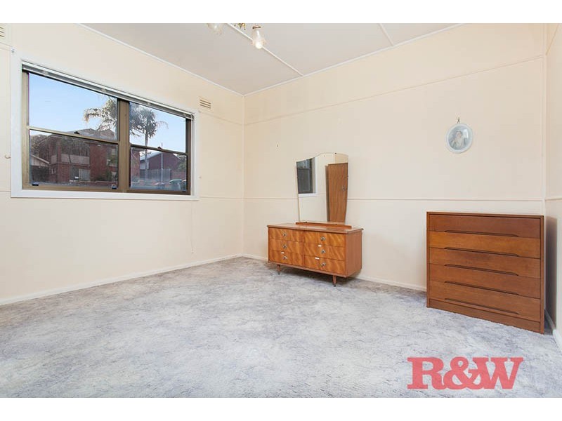 6 Johnstone Street North, Peakhurst NSW 2210