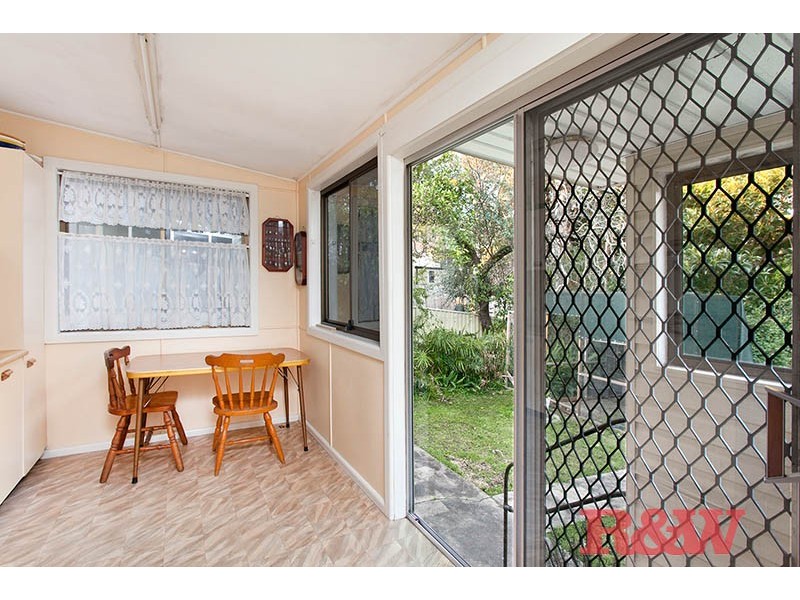 6 Johnstone Street North, Peakhurst NSW 2210