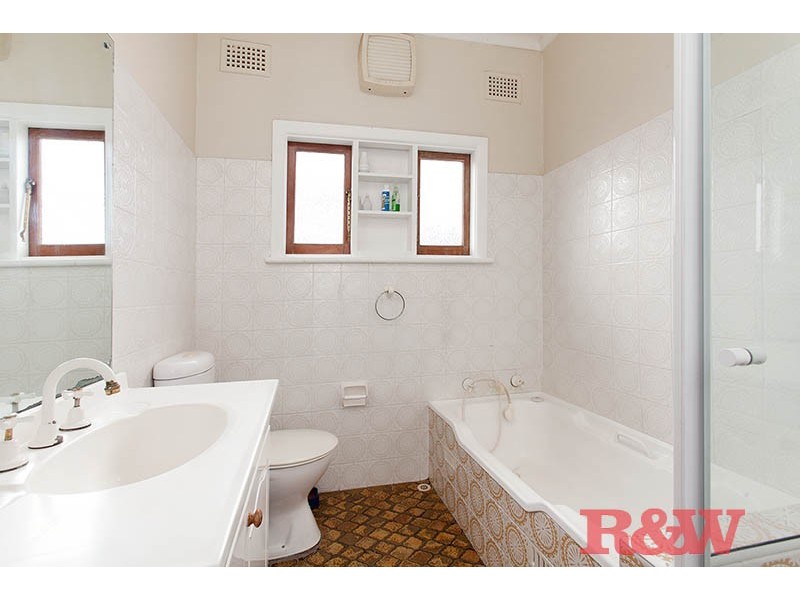 20 Woodlands Avenue, Lugarno NSW 2210