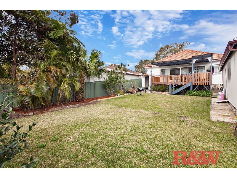 20 Woodlands Avenue, Lugarno NSW 2210