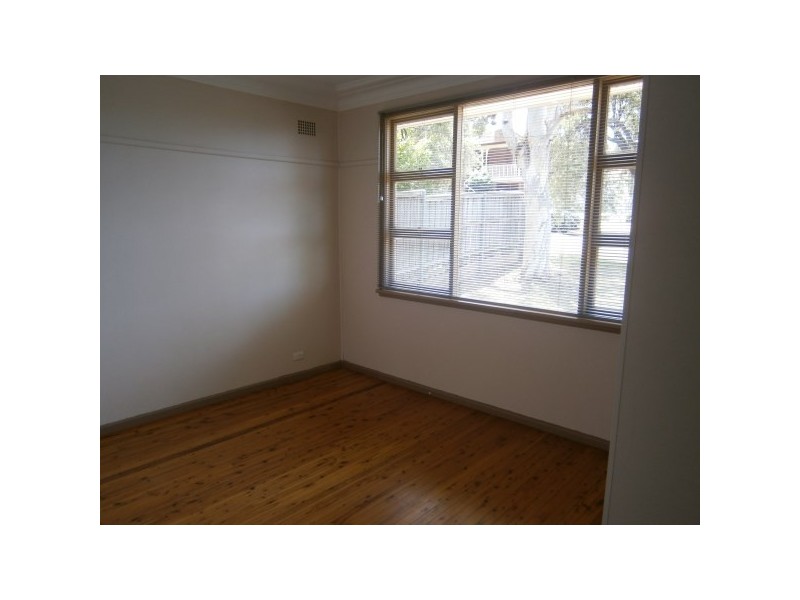 10 Taffs Avenue, Lugarno NSW 2210