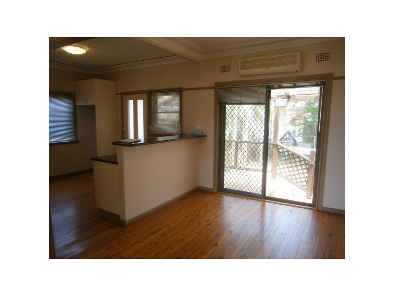 10 Taffs Avenue, Lugarno NSW 2210