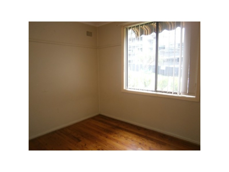 6 Hugh Avenue, Peakhurst NSW 2210