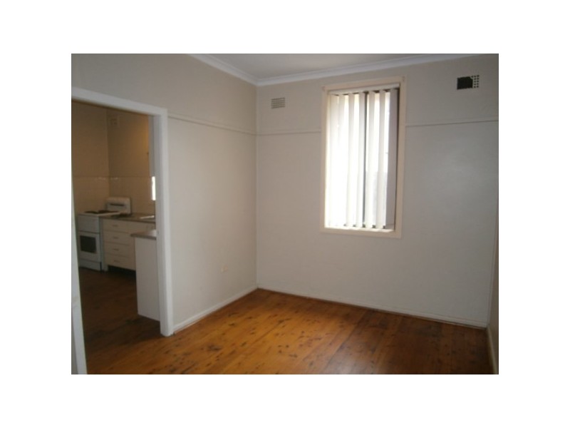 6 Hugh Avenue, Peakhurst NSW 2210